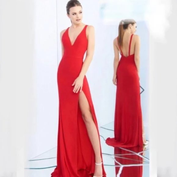 Mac Duggal Dresses & Skirts - MAC DUGGAL V-neck Sleeveless Thigh-slit Column Gown in Red US 2